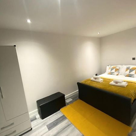 Vibrant 2 Bedroom Apartment - Bhx Airport Sheldon  ภายนอก รูปภาพ