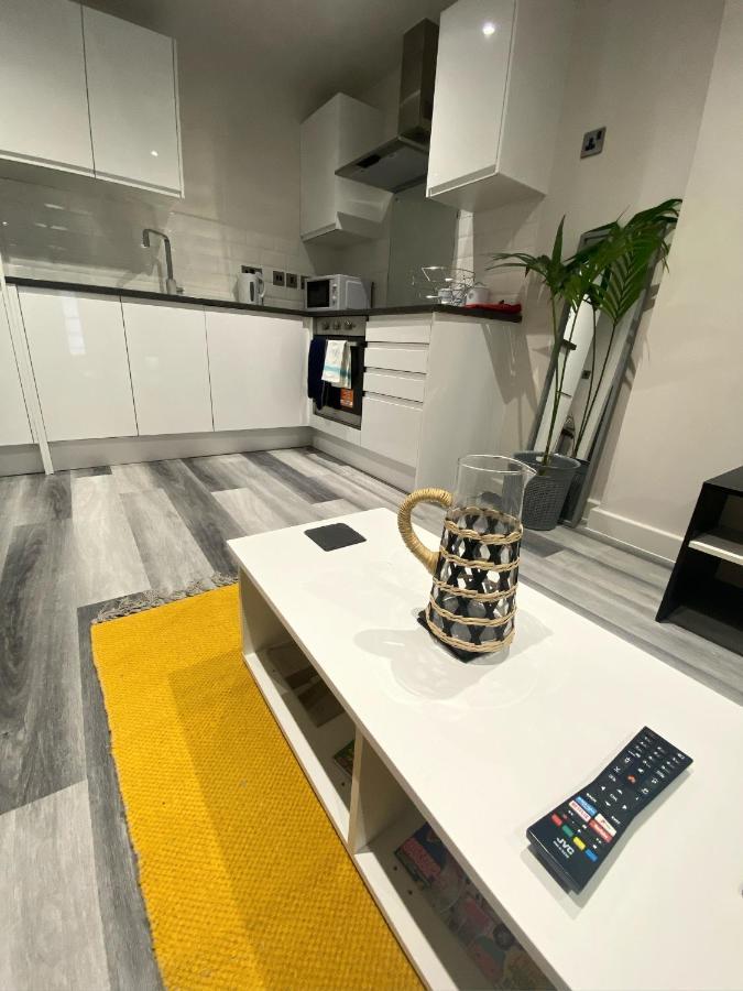 Vibrant 2 Bedroom Apartment - Bhx Airport Sheldon  ภายนอก รูปภาพ
